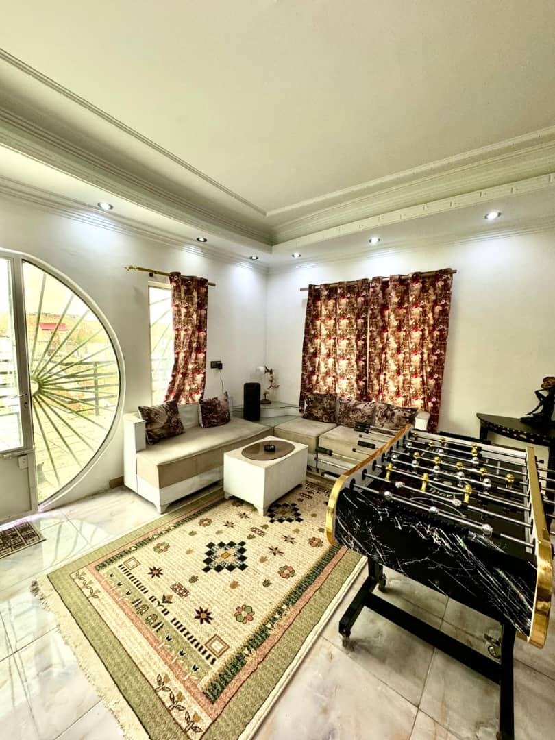 ویلا هنانیان